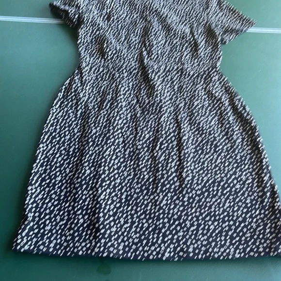 Woman’s dress - Picture 3 of 6